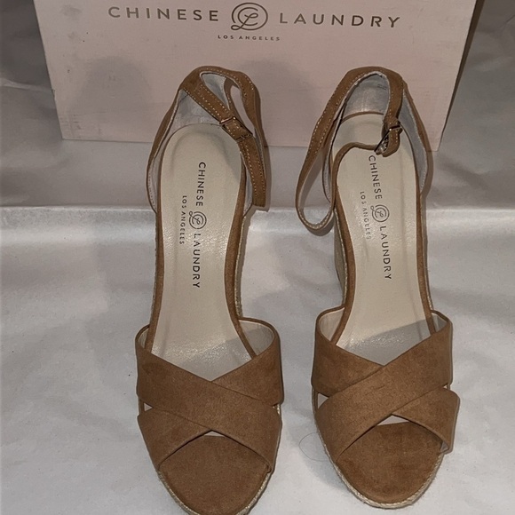 Chinese Laundry Morgan Micro Suede ankle strap wedge heels Camel sandals Sz 10 - Picture 11 of 16